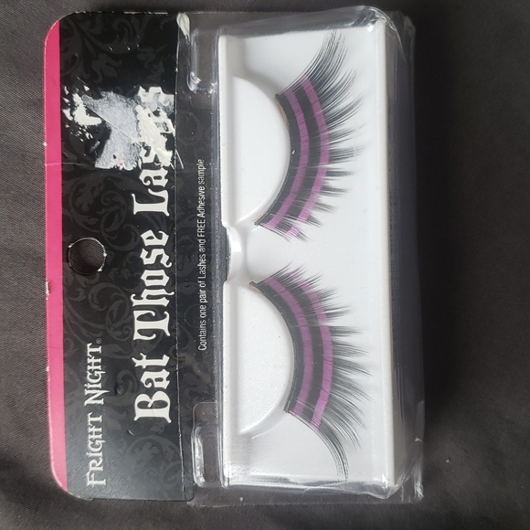 Fright night Bat those lashes Halloween - Picture 3 of 3